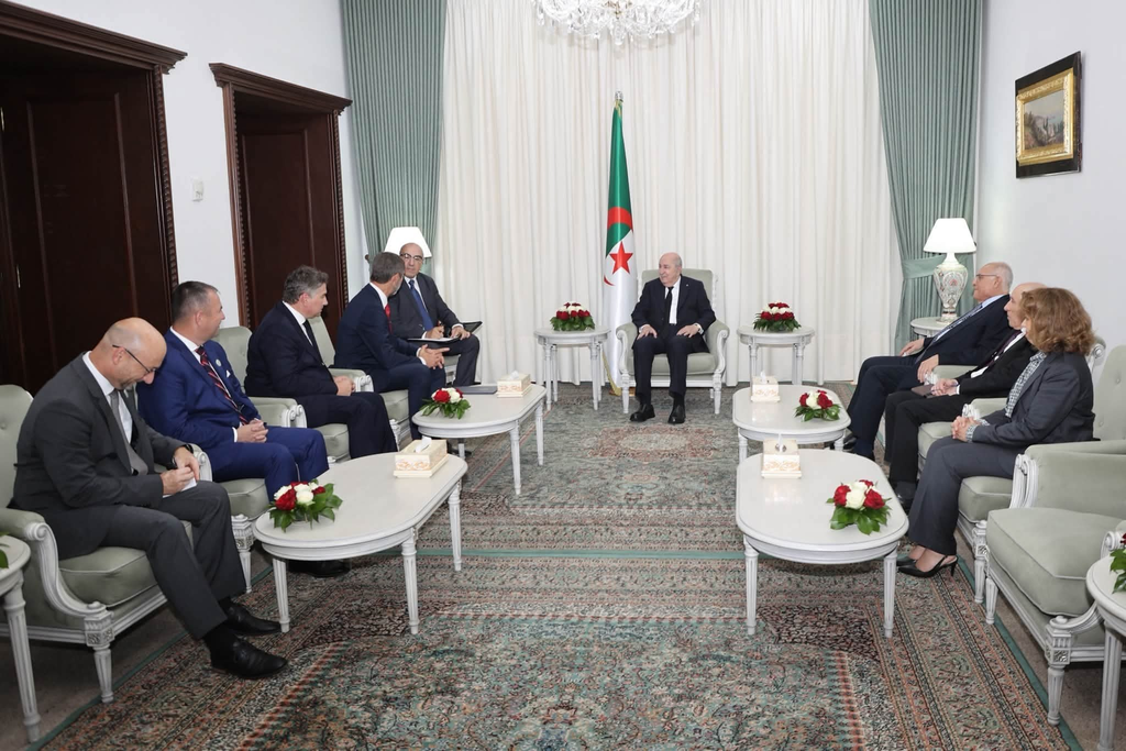 Le président Tebboune reçoit le chef de la diplomatie slovaque, Juraj Blanár