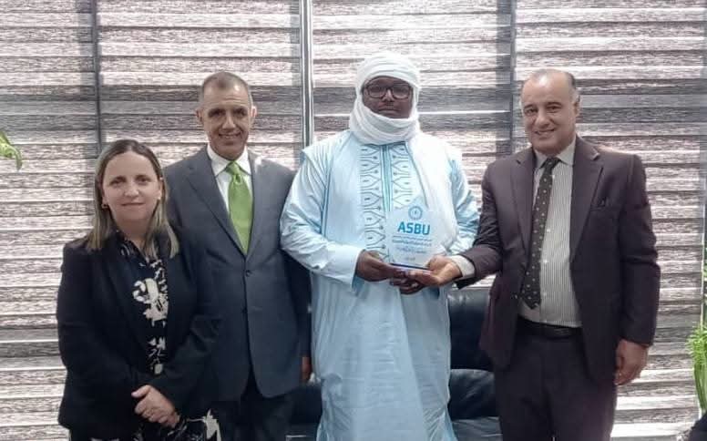الجزائر والنيجر تبحثان تعزيز التعاون في مجال تنظيم الإعلام