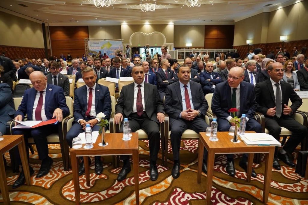 الجزائر عاصمة الهيدروجين الأخضر : العد العكسي  لنقل 4 ملايين طن من الطاقة النظيفة نحو أوروبا.. آمال المغرب تتبدد!