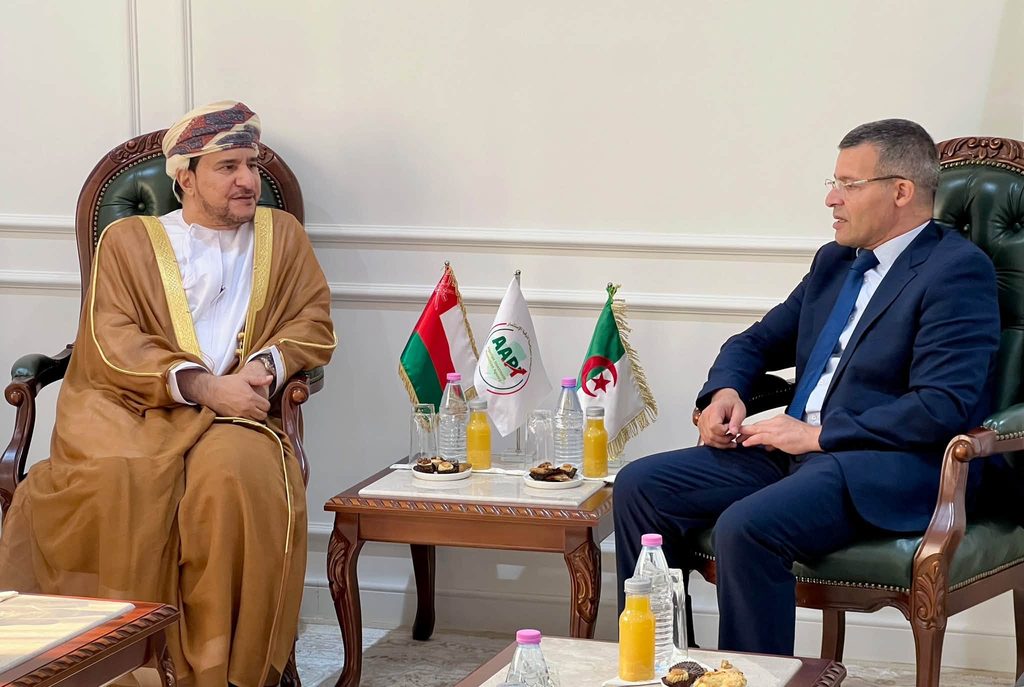 الجزائر وسلطنة عُمان تبحثان توسيع الشراكة الاستثمارية في قطاعات استراتيجية واعدة