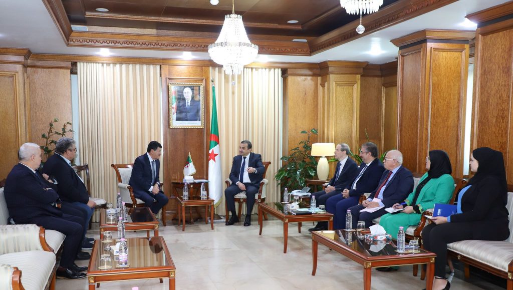 الجزائر تستعين بعلمائها في الخارج لتطوير صناعة النفط والغاز وتوطين التكنولوجيا المتقدمة