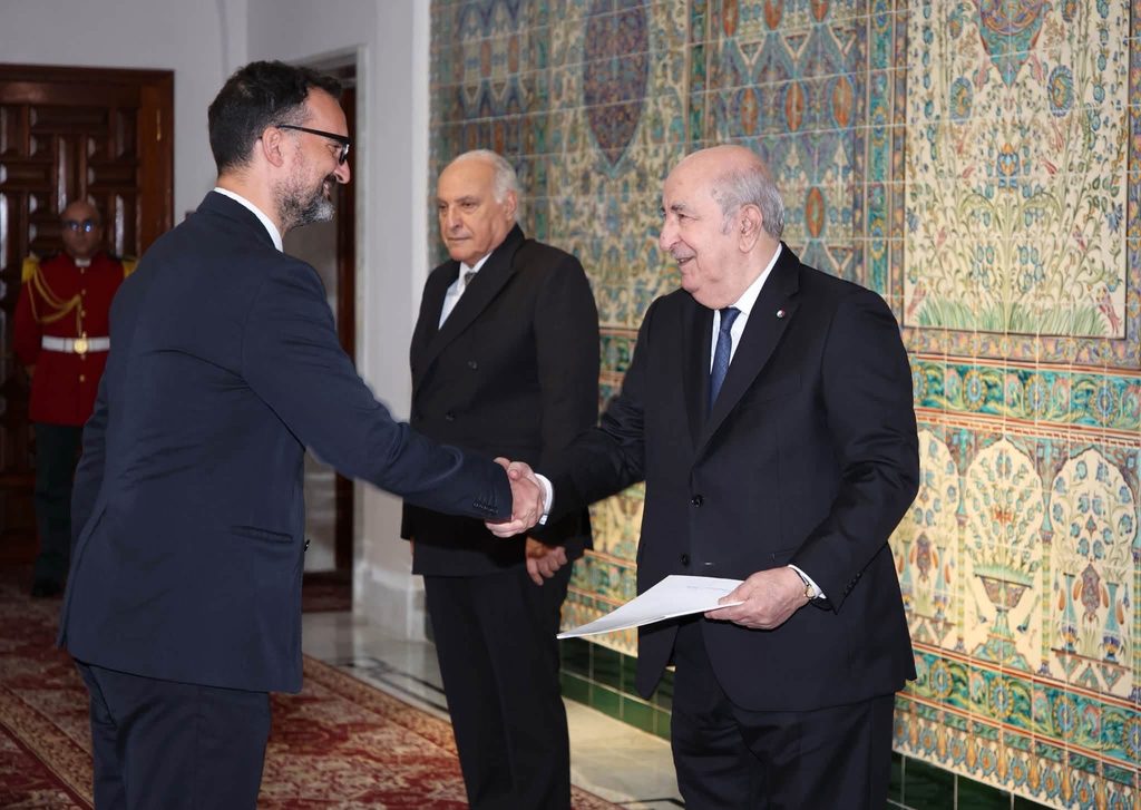 Tebboune recieves the credentials of six new ambassadors in Algeria