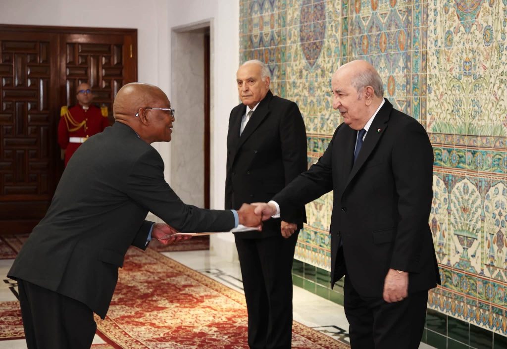 Tebboune recieves the credentials of six new ambassadors in Algeria