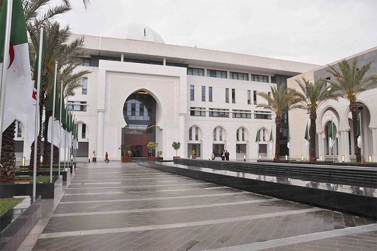 الجزائر تدين قرار الحكومة الكولومبية !