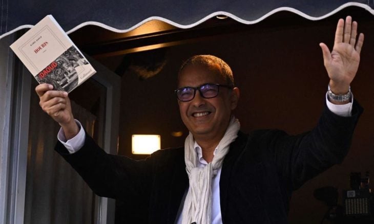 “لم أفشي أي سر”.. زوجة اللص كمال داود تخرج عن صمتها وتكشف المستور عن قضية سرقة “رواية حوريات”