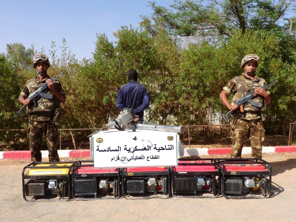 الجيش الجزائري يتصدى لمحاولة إغراق البلاد بأزيد من 4 قناطير كيف عبر الحدود مع المغرب!