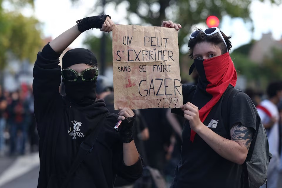 France : un directeur d’établissement aspergé d’essence sur fond de manifestations lycéennes