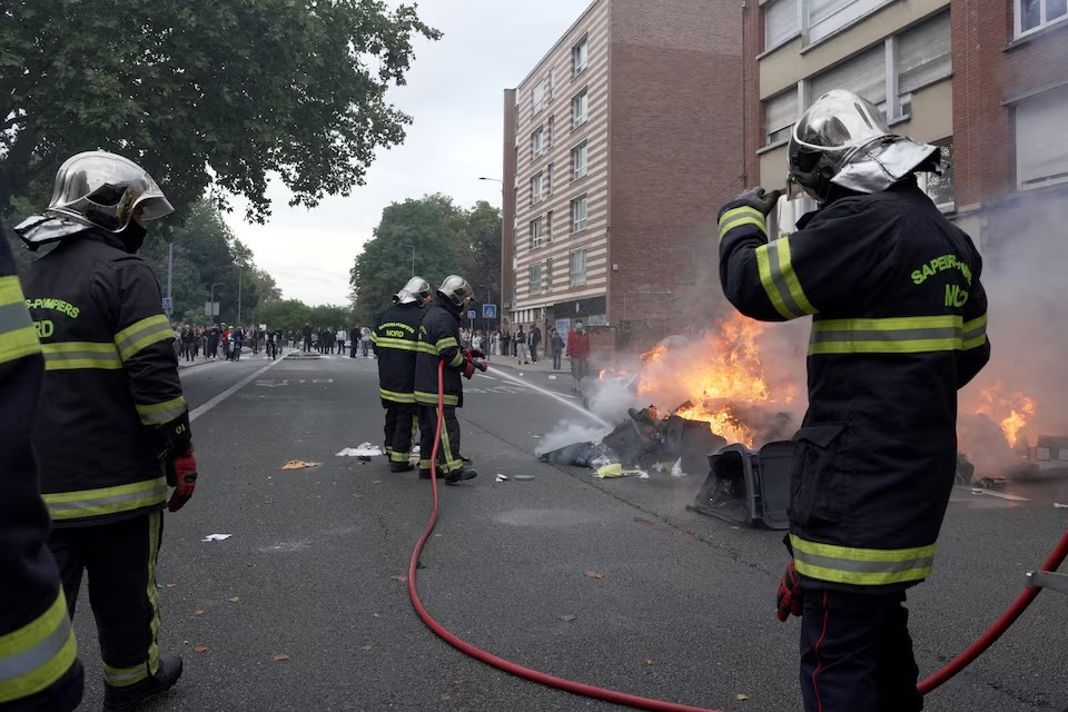 France : un directeur d’établissement aspergé d’essence sur fond de manifestations lycéennes