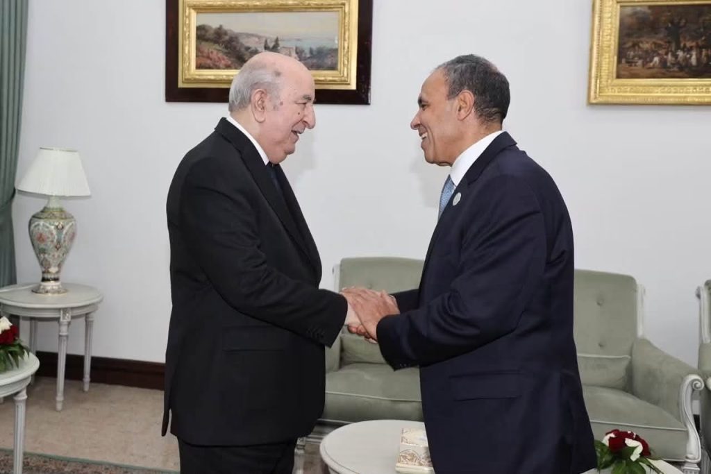 وزير الخارجية المصري يحظى باستقبال من الرئيس تبون