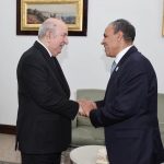 وزير الخارجية المصري يحظى باستقبال من الرئيس تبون