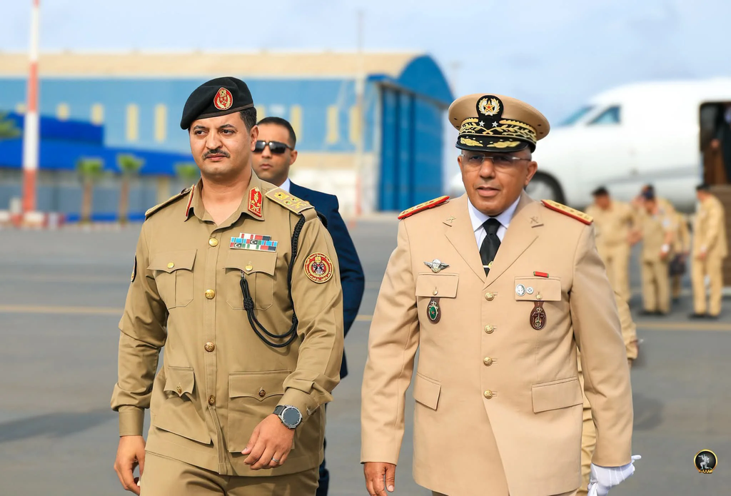 مجلة فرنسية تكشف ما لم يُروَ عن خبايا العلاقة بين المغرب وعشيرة حفتر.. ما علاقة الإمارات وإسرائيل؟