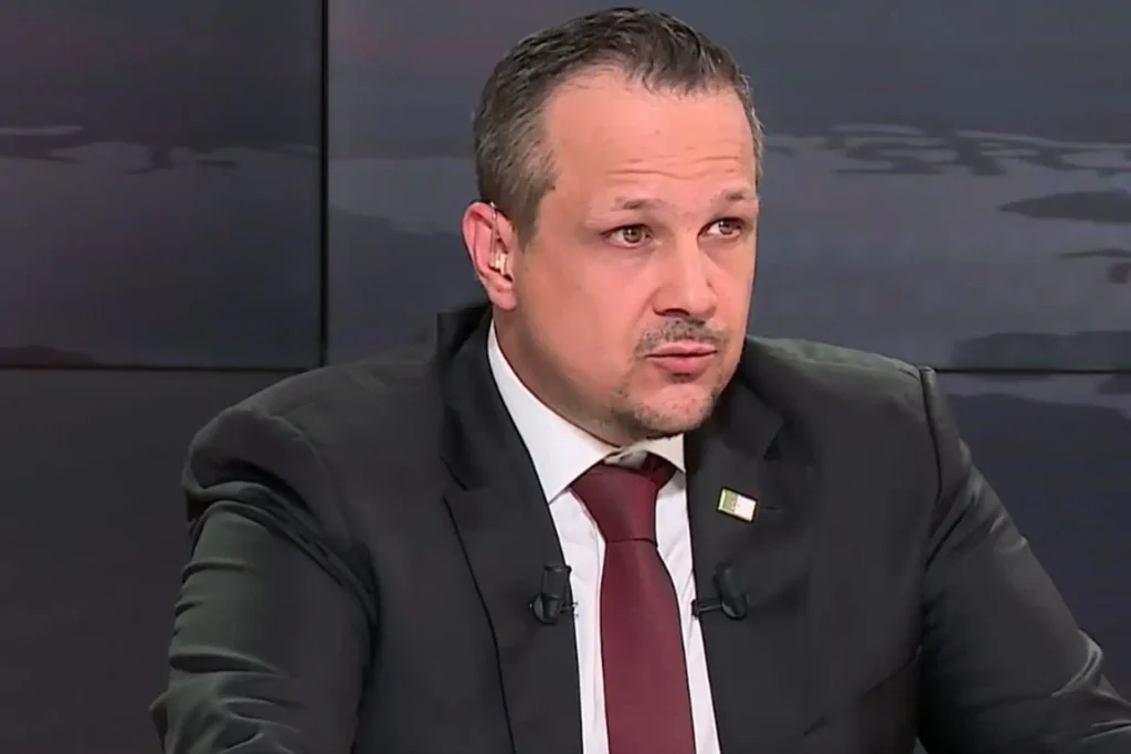 ندية تبون في التعامل مع نزيل الإليزيه عقدة ساسة فرنسا!.. مهدي غزار يفتح النار على أبواق اليمين المتطرف