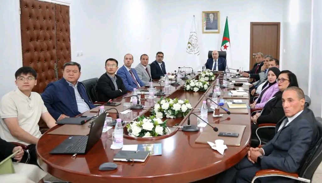الجزائر توقع اتفاقية مع العملاق الصيني “يانغيتسي ريفر فارماستيكل” لإنتاج المواد الأولية لصناعة الأدوية والأدوية المبتكرة