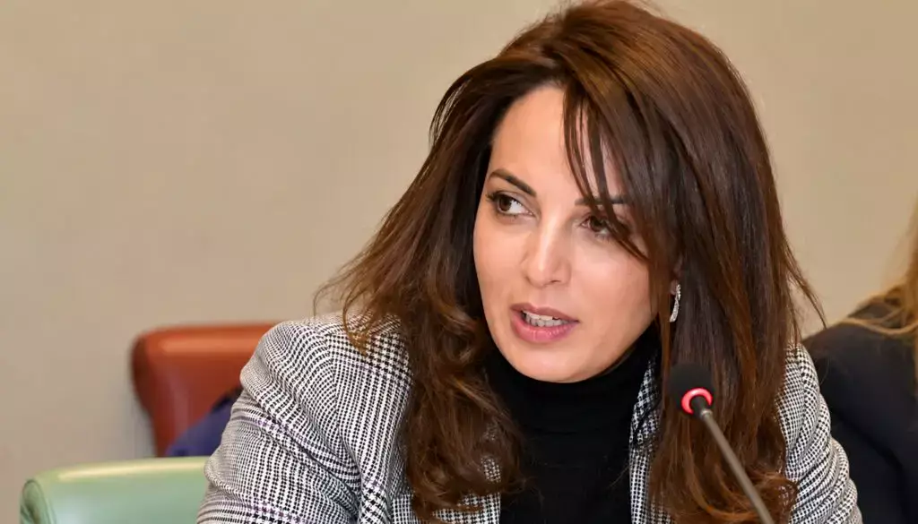 تسريب شهادة طبية لوزيرة مغربية ..مرض نفسي أم تزوير للإفلات من ملف فساد!